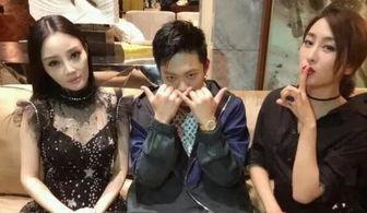 类似我在娱乐圈吃瓜演戏